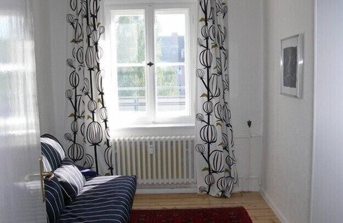 Schoeneberg Condo | Central location, sunny, quiet, balcony, nearby Bus, S-railway station Friedenau