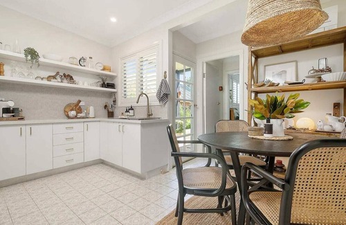 Orange House | Central Luxe Villa - Beautiful, Cosy & Stylish