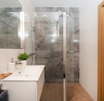 Baluty Apartment | Central Manufaktura Apartment - Parking, Balcony - by Rentujemy