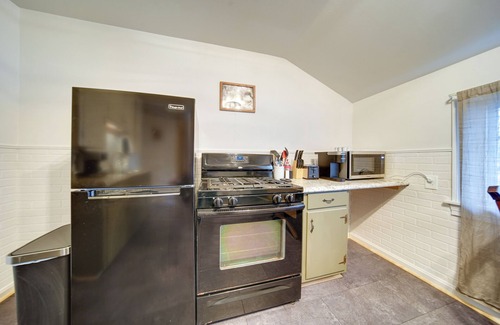 Meadville Apartment | Central Meadville Apartment - Walk to Downtown!