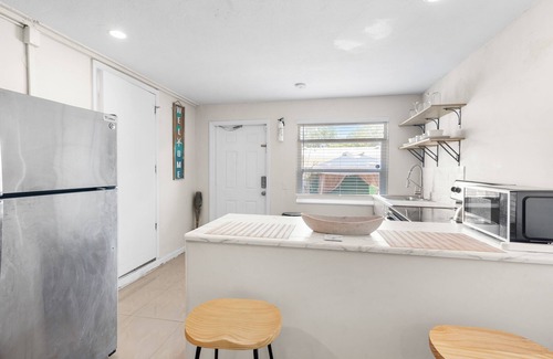 Golden Glades Apartment | Central Miami One Bedroom
