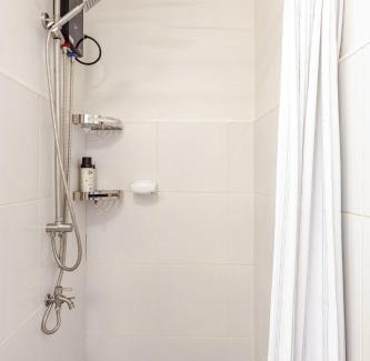 San Antonio Apartment | Central Modern Cosy Condo in Makati - The Linear Suite