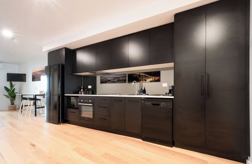 Launceston CBD Apartment | Central & Modern Inner City Apartment with WiFi