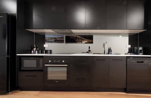 Launceston CBD Apartment | Central & Modern Inner City Apartment with WiFi