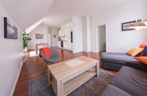 Alesund Apartment | Central modern penthouse apt w / parking incl.