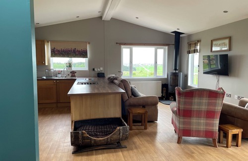 Lanark Cabin | Central Scotland Cosy Farm Stay at Drovers Lodge, Perfect for families and pets!