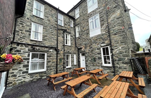 Dolgellau House | Central snowdonia location for family get-togethers, birthdays and reunions