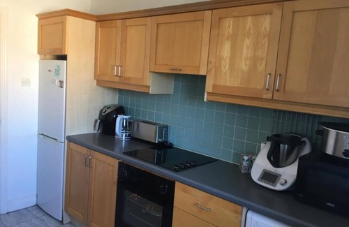 Toberbunny Apartment | Central Spacious 3 Bedroom Apartment With Parking