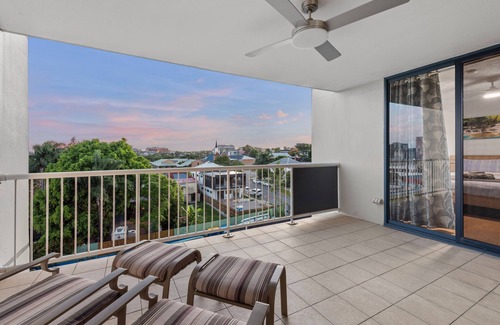 Woolloongabba Apartment | Central & Spacious! 2Bed/2Bath/1Car ~ Gabba