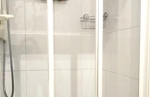 Stockbridge House | Central Stockbridge area cosy & quiet room, in family flat - 1 FEMALE GUEST ONLY