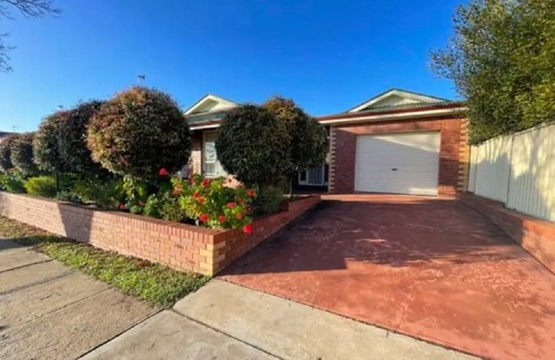 Swan Hill House | Central Town house 180mtrs to the main street