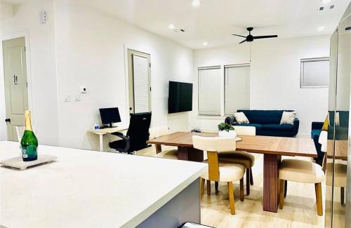 South Central Houston House | Central Townhome 2 miles to Med Center & Downtown