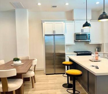 South Central Houston House | Central Townhome 2 miles to Med Center & Downtown