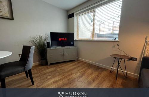 Telford Apartment | Central Townhouse with Parking