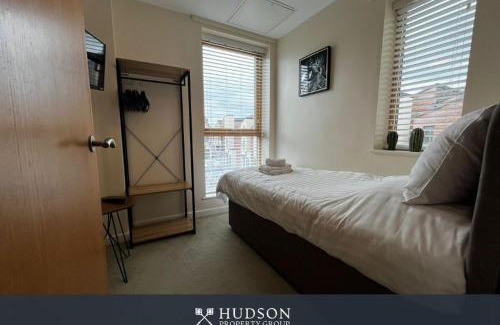 Telford Apartment | Central Townhouse with Parking