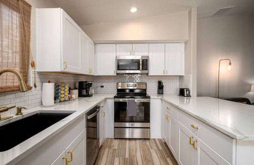 Avondale House | Central Tucson Remodeled Townhome