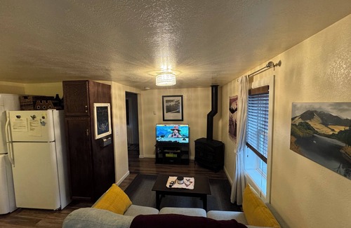 Southgate Triangle House | Centrally located 1 bd/1ba bungalow
