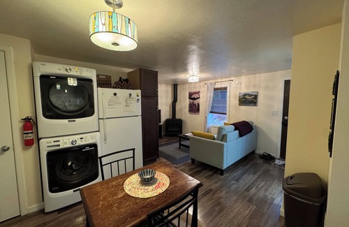 Southgate Triangle House | Centrally located 1 bd/1ba bungalow