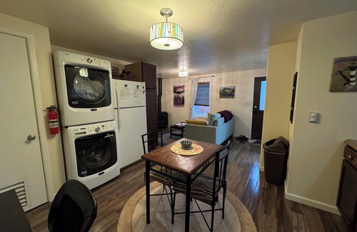 Southgate Triangle House | Centrally located 1 bd/1ba bungalow