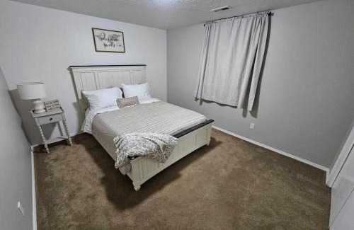Meridian Apartment | Centrally Located 1500 SqFt Private Guest Suite with Hot Tub