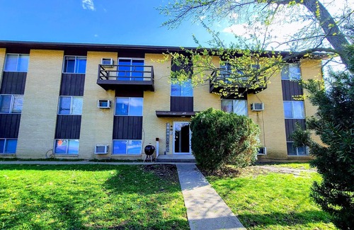 Bloomington Apartment | Centrally Located 2 Bedroom Apartment