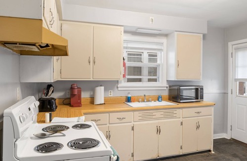 Terre Haute House | Centrally Located 2BR Apartment