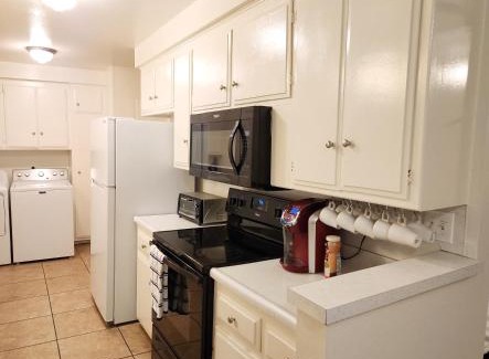 East Hemet House | Centrally Located, 4x Queen, 300 MBPS Internet with Backyard!