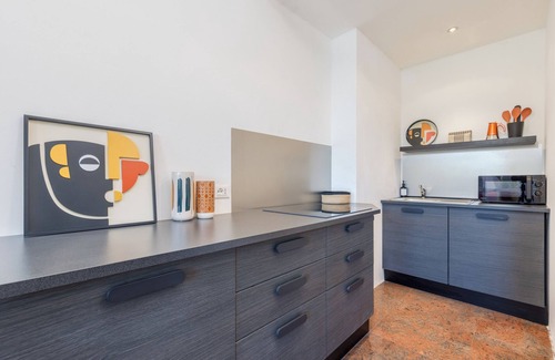 Old Town Apartment | Centrally Located Apartment for 4 People, 1 Minute from the Beach