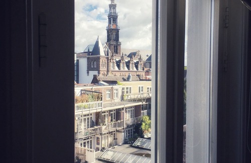 Jordaan Apartment | Centrally Located Comfortable Renovated Monument Apartment