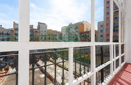 Esquerra de l'Eixample Apartment | Centrally located family apartment