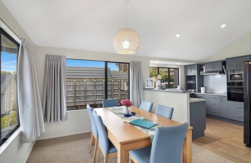 Tauranga House | Centrally located family friendly house with stunning views.