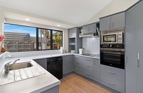 Tauranga House | Centrally located family friendly house with stunning views.
