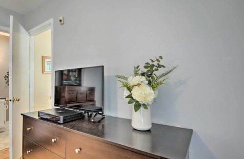 Gurnee House | Centrally Located Gurnee Townhome w/ Deck!