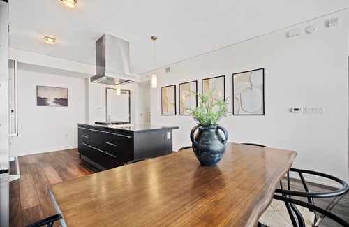 Santa Ana Apartment | Centrally located Hi Rise in OC