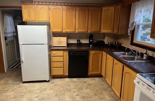 Bridgewater House | Centrally located in Bridgewater 3 bedroom Century home!n