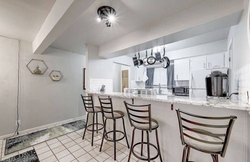 Tarrytown Condo | Centrally located in Historic Tarrytown