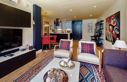 Westwood Condo | Centrally Located Modern Luxury, Walking Distance to UCLA, Westwood