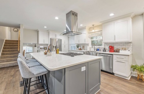 Marietta House | Centrally Located Marietta Home w/Chef's Kitchen. Pet Friendly!