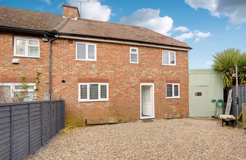 Ashford House | Centrally located modern house near Ashford town
