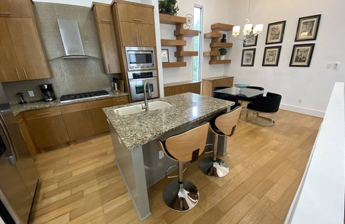 Washington Ave./ Memorial Park House | Centrally located Modern Beauty