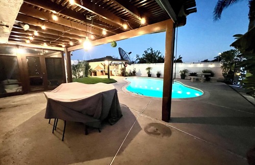 Colton House | Centrally Located- NEAR Ontario International Airport, NOS Center, Toyota Center