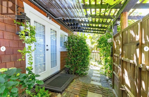Chemainus House | Centrally located private studio in Chemainus