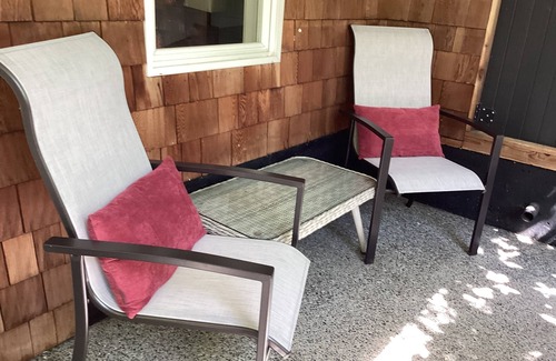 Chemainus House | Centrally located private studio in Chemainus