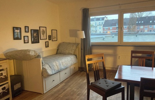 Borgfelde Apartment | Centrally located, small apartment with kitchen and shower room