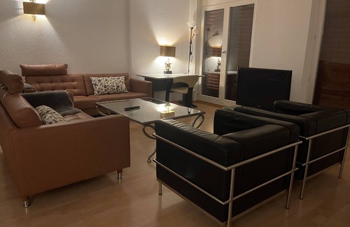 Hoengg Apartment | Centrally located, Spacious Modern Apartment