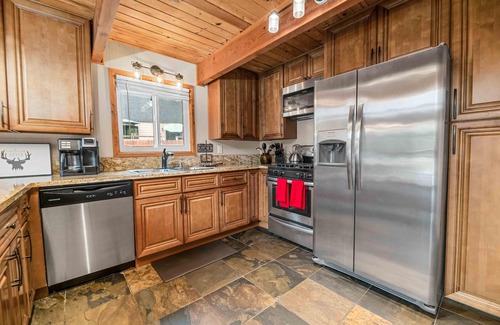 Fox Farm House | Centrally Located cabin with private hot tub, deck, BBQ, and more!
