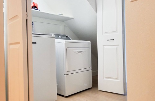 Harlow House | Centrally Located