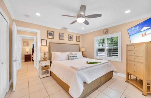 South New River Isles House | Centrally located Heated Pool Riverside View Access Citrus Key H0MES