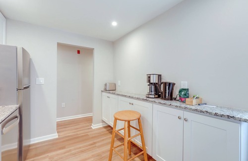 Fairmount Apartment | Centrally Located Philly Apt: Walk to Dining!
