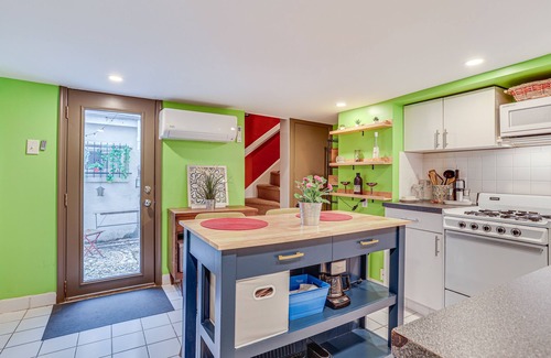 Queen Village House | Centrally Located Philadelphia Townhome w/Patio!